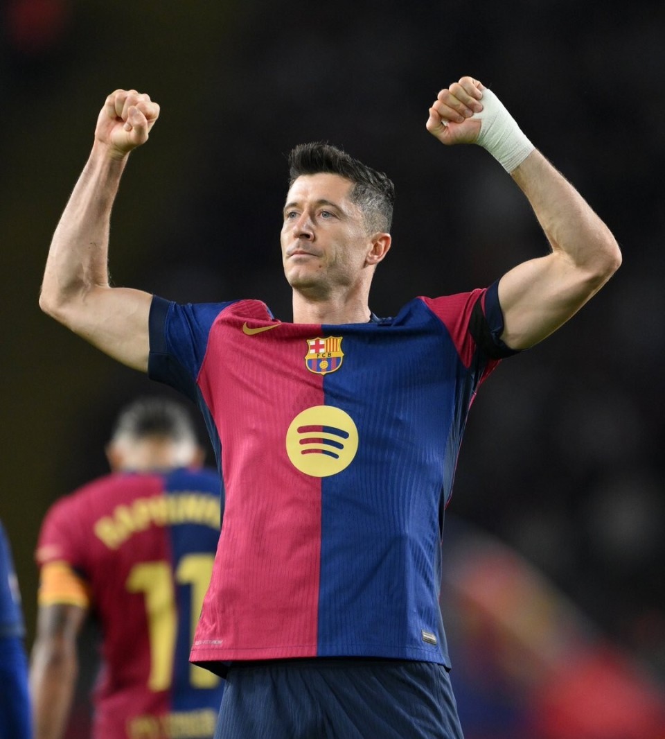 官方：库拉索归化23岁荷兰前锋汉森，他曾夺得世少赛金靴奖