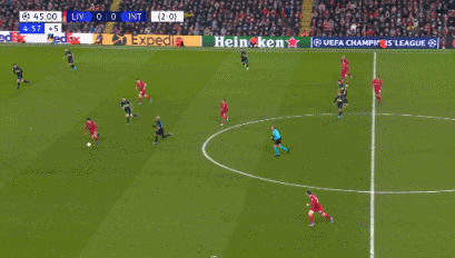 半场战报：尤文2-1卡利亚里，伊尔迪兹双响，弗拉霍维奇伤退